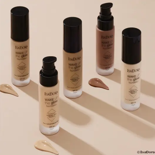ISADORA Wake Up the Glow Foundation
